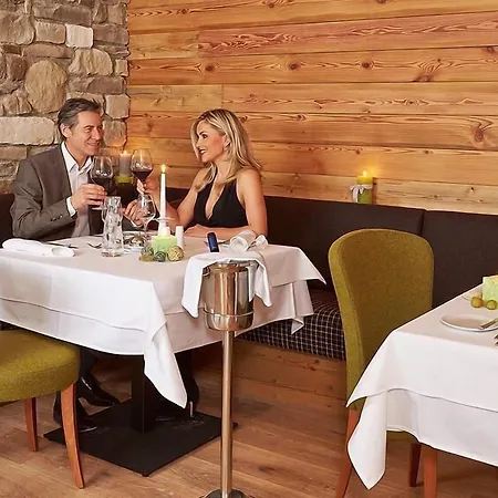 アルパイナー ネイチャー チロル ホテル 4*