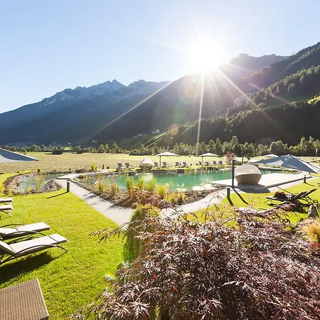 アルパイナー ネイチャー チロル ノイシュティフト・イム・シュトゥーバイタール