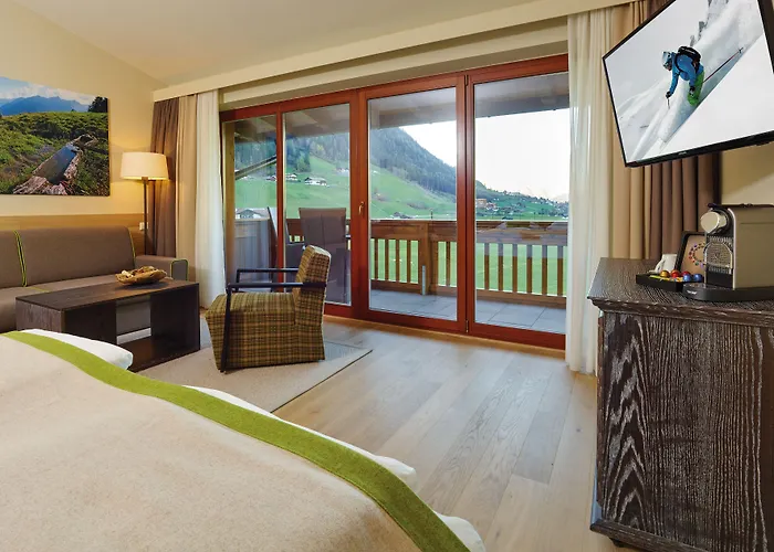 מלון Alpeiner - Nature Tirol 4*